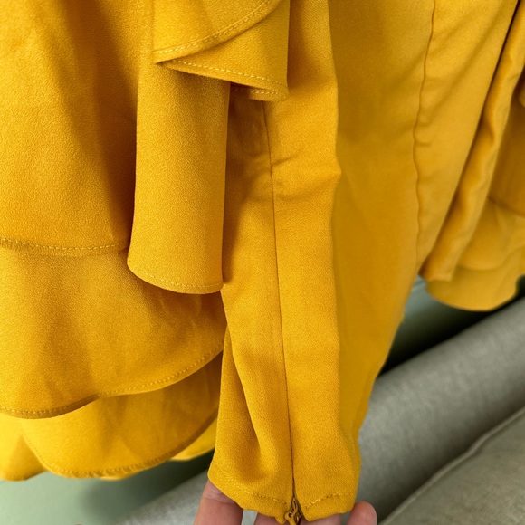 Mustard & Black Tie-Up Sleeve Blouse - Picture 3 of 7